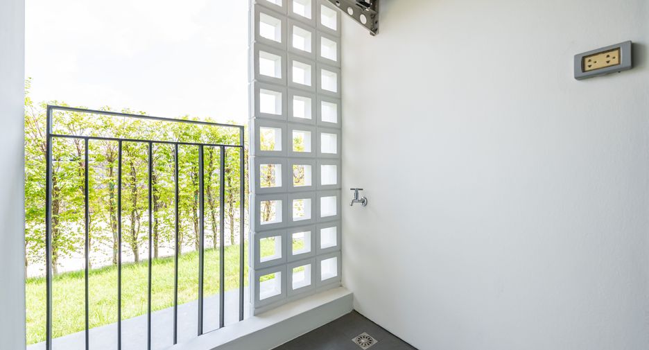 For sale 1 bed condo in Mueang Samut Prakan, Samut Prakan