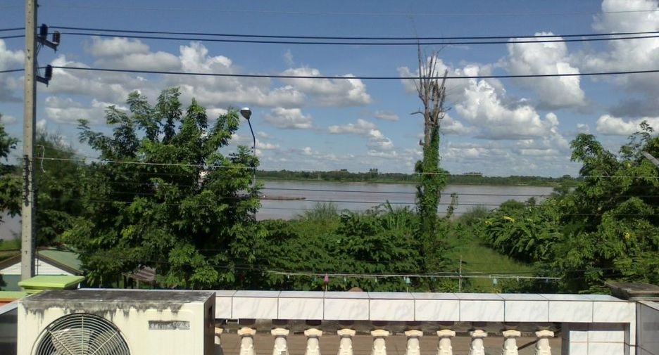 For sale 4 bedrooms townhouse in Tha Bo, Nong Khai