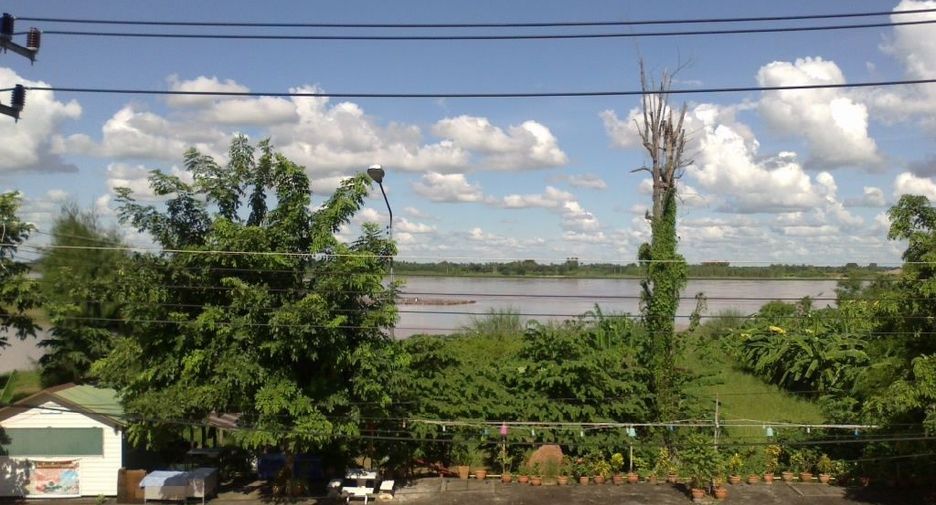 For sale 4 bedrooms townhouse in Tha Bo, Nong Khai