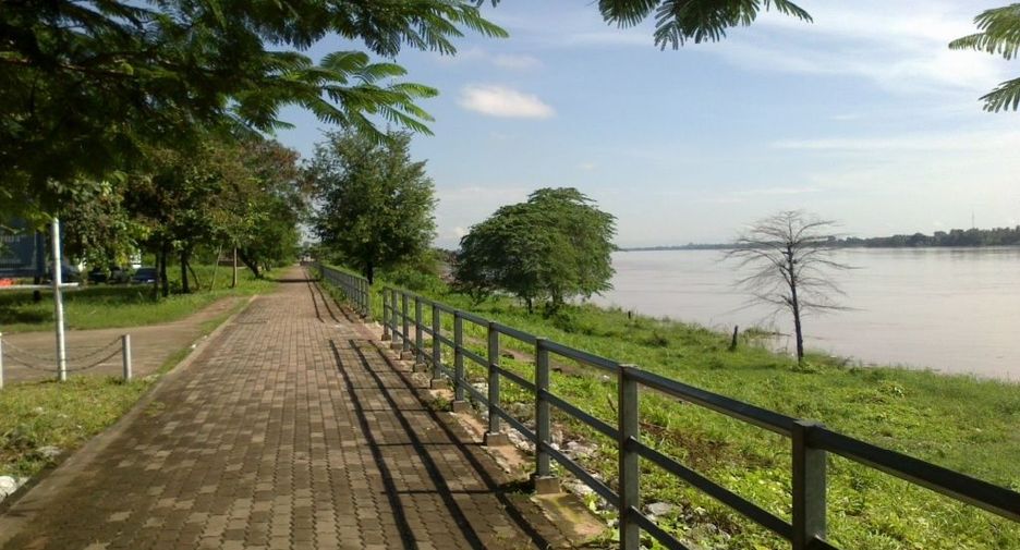 For sale 4 bedrooms townhouse in Tha Bo, Nong Khai