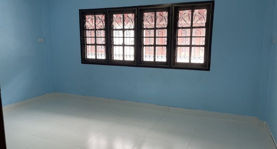 For sale 2 bedrooms townhouse in Mueang Samut Prakan, Samut Prakan