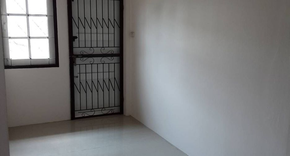 À vendre 2 chambres maison de ville à Mueang Rayong, Rayong