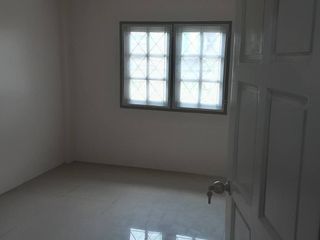 À vendre 2 chambres maison de ville à Mueang Rayong, Rayong