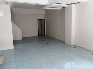 À vendre 2 chambres maison de ville à Mueang Rayong, Rayong