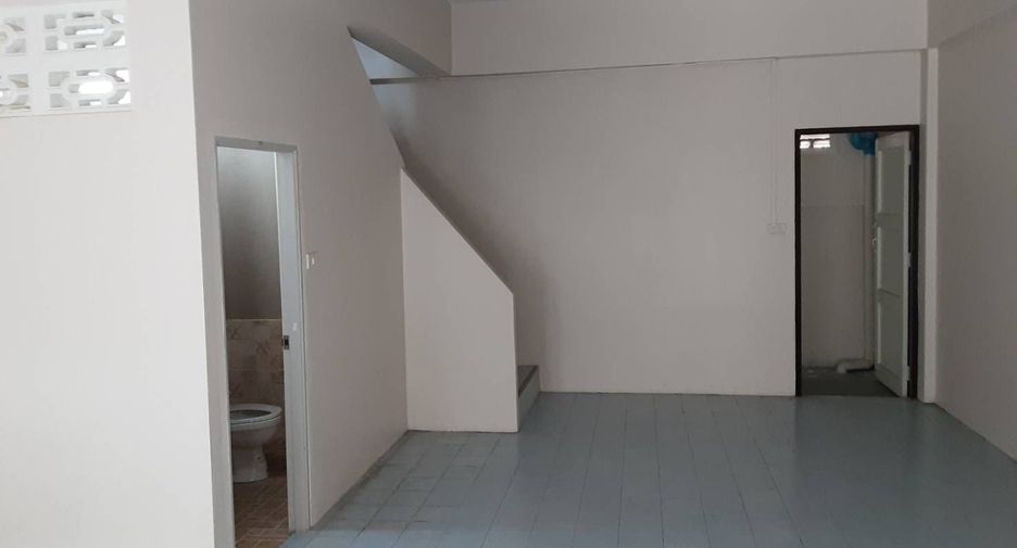 À vendre 2 chambres maison de ville à Mueang Rayong, Rayong