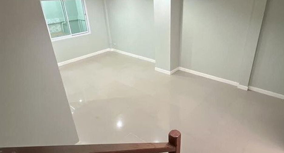 For sale 3 bedrooms townhouse in Mueang Nakhon Pathom, Nakhon Pathom