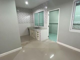 For sale 3 bedrooms townhouse in Mueang Nakhon Pathom, Nakhon Pathom