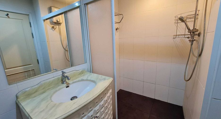 For sale 2 bedrooms condo in Khan Na Yao, Bangkok