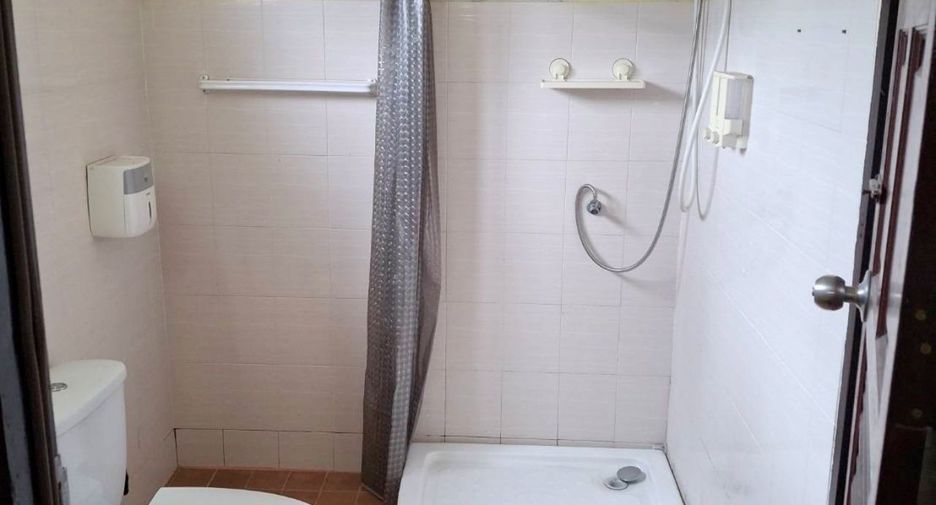 For sale 8 bedrooms villa in Mueang Chiang Rai, Chiang Rai