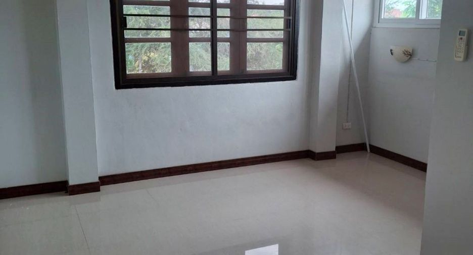 For sale 8 bedrooms villa in Mueang Chiang Rai, Chiang Rai