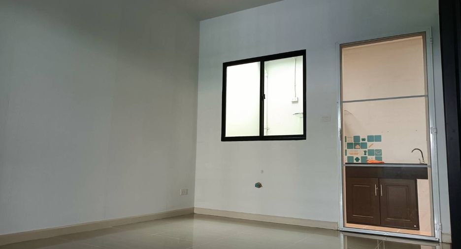 À vendre 3 chambres maison de ville à Saphan Sung, Bangkok
