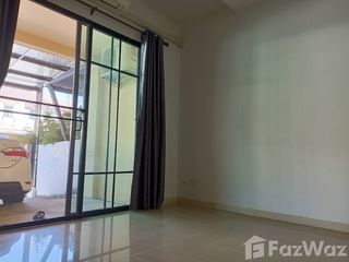 Casa adosada en venta de 3 habitaciones en Saphan Sung, Bangkok