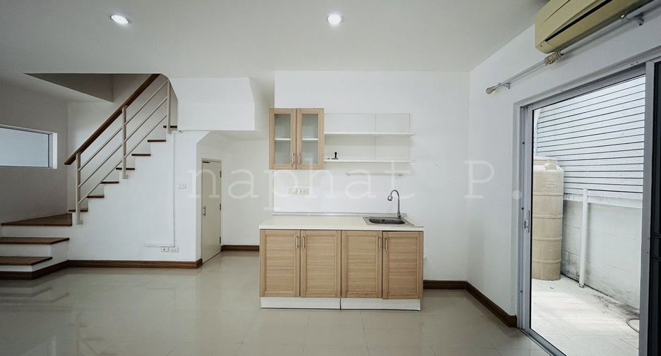 For sale 3 bedrooms townhouse in Pak Kret, Nonthaburi