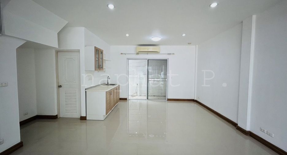 For sale 3 bedrooms townhouse in Pak Kret, Nonthaburi