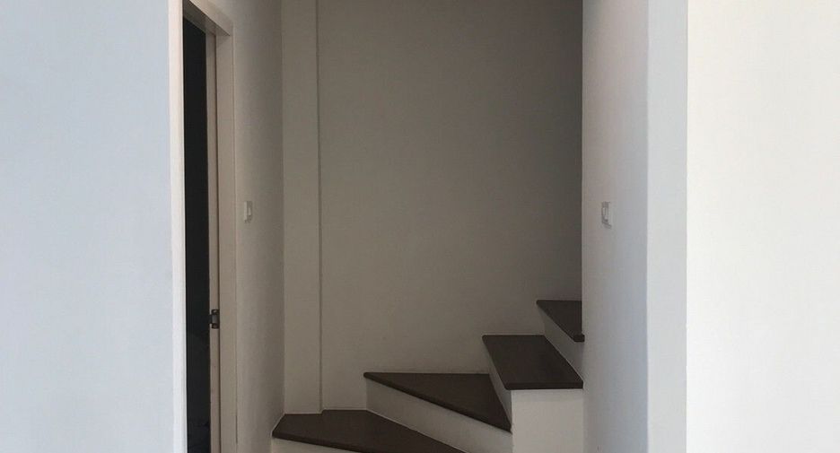 For sale 3 bedrooms townhouse in Mueang Lop Buri, Lopburi
