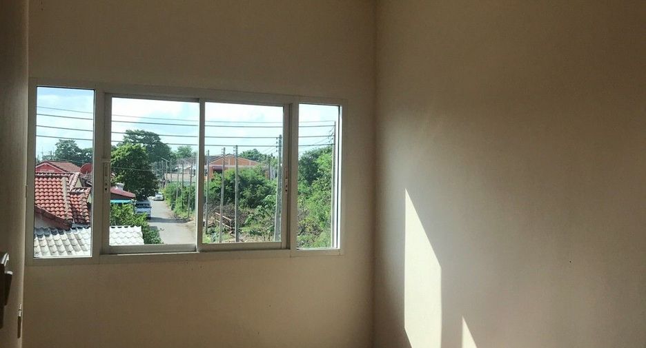 For sale 3 bedrooms townhouse in Mueang Lop Buri, Lopburi