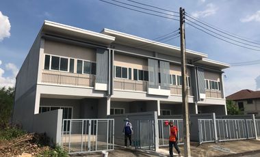 For sale 3 bedrooms townhouse in Mueang Lop Buri, Lopburi