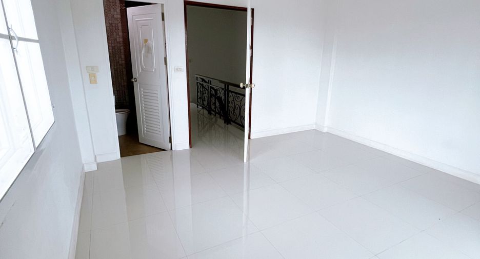For sale 3 ベッドルーム townhouse in Lom Kao, Phetchabun
