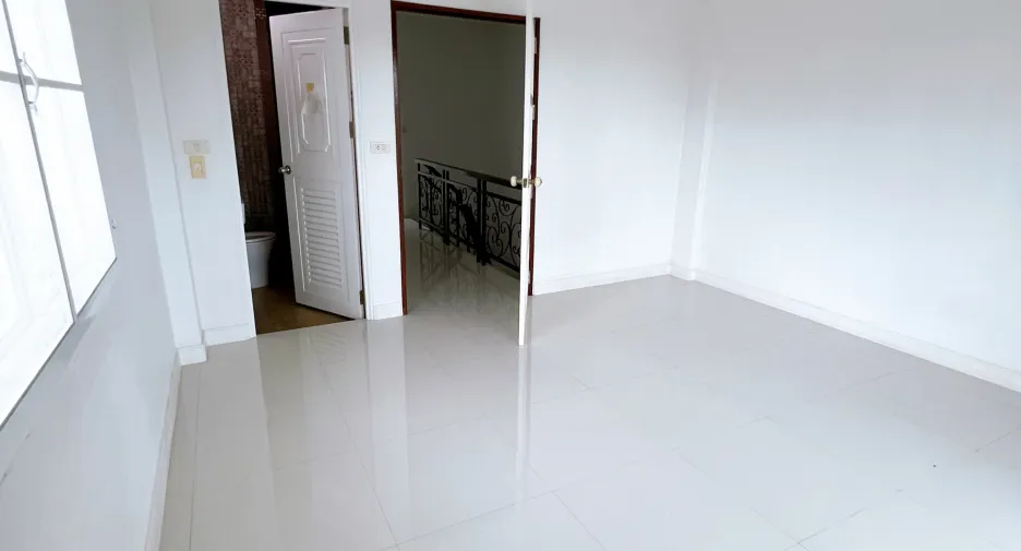 For sale 3 bedrooms townhouse in Lom Kao, Phetchabun
