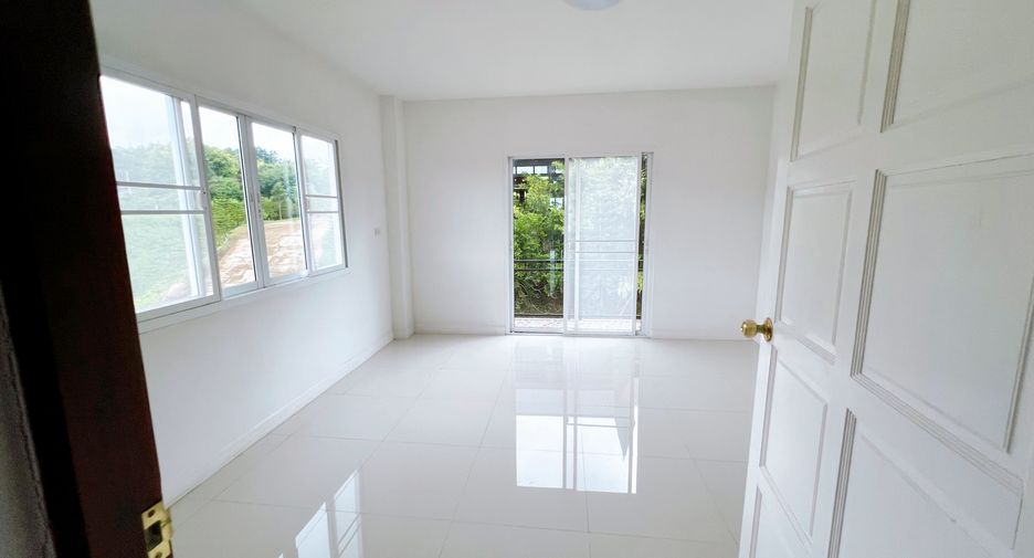 For sale 3 bedrooms townhouse in Lom Kao, Phetchabun