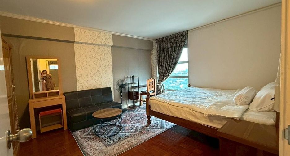 For rent 3 bedrooms condo in Pak Kret, Nonthaburi