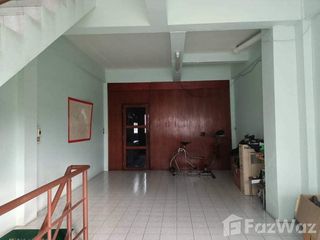 Casa adosada en venta de 3 habitaciones en Bang Sao Thong, Samut Prakan