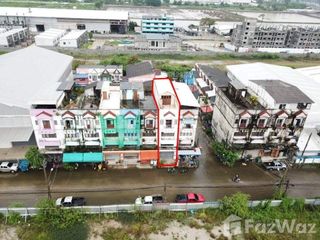 Casa adosada en venta de 3 habitaciones en Bang Sao Thong, Samut Prakan
