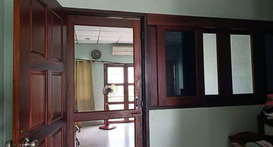 For sale 3 bedrooms townhouse in Bang Sao Thong, Samut Prakan