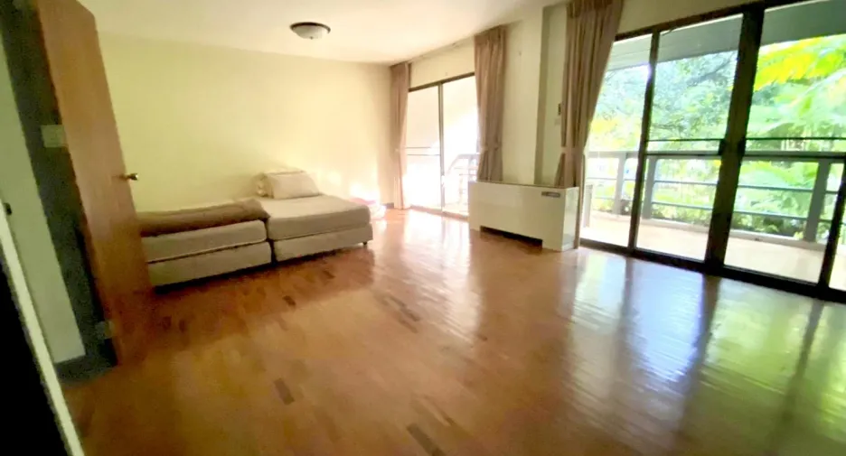À vendre 4 chambres maison de ville à Klaeng, Rayong