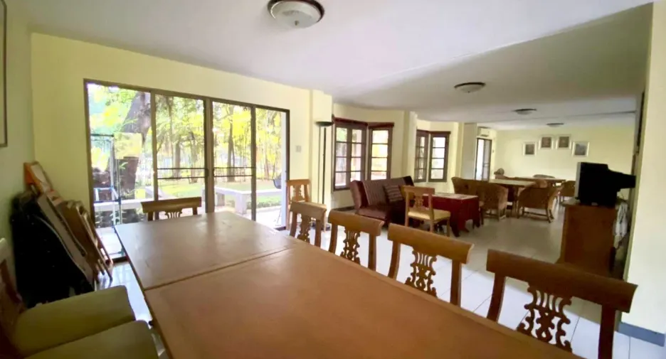 À vendre 4 chambres maison de ville à Klaeng, Rayong