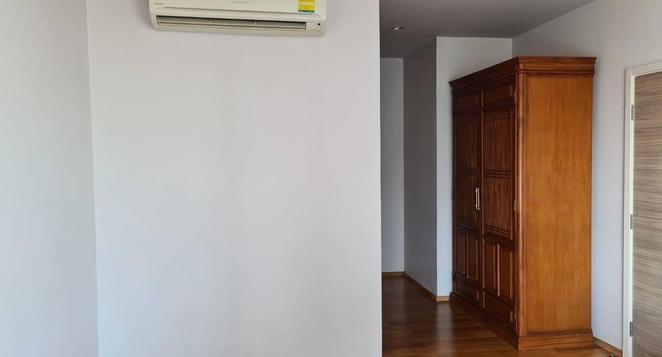 For sale 1 bed condo in Khlong San, Bangkok