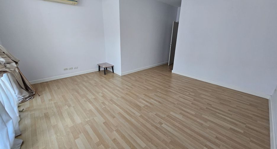 For sale 4 bedrooms townhouse in Mueang Nonthaburi, Nonthaburi
