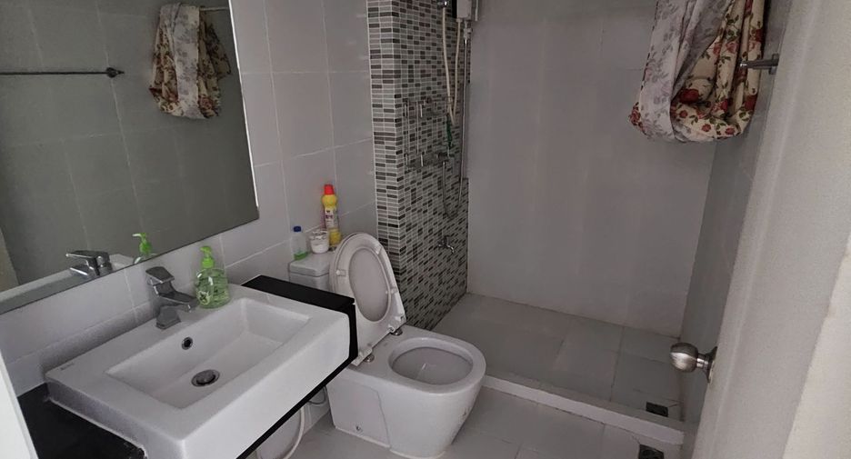 For sale 4 bedrooms townhouse in Mueang Nonthaburi, Nonthaburi