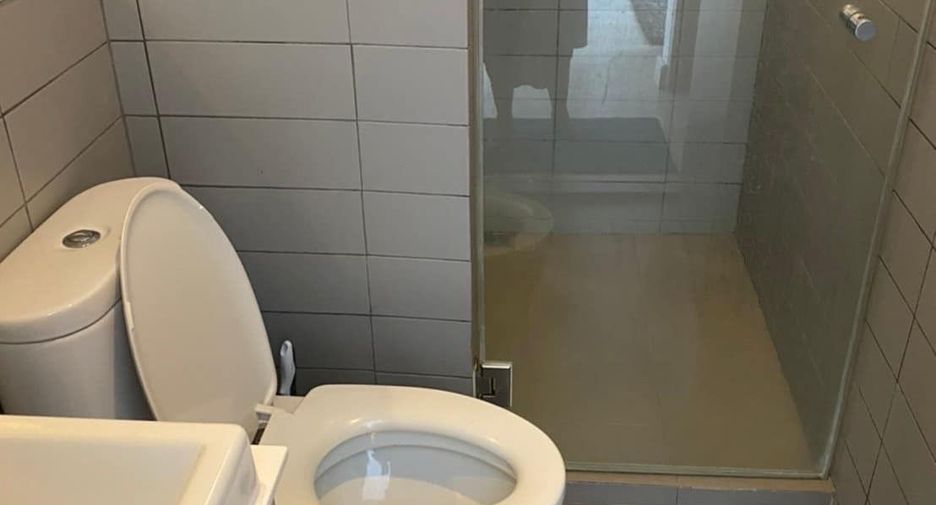 Продажа 2 спальни кондо в Пхра Кханонг, Бангкок