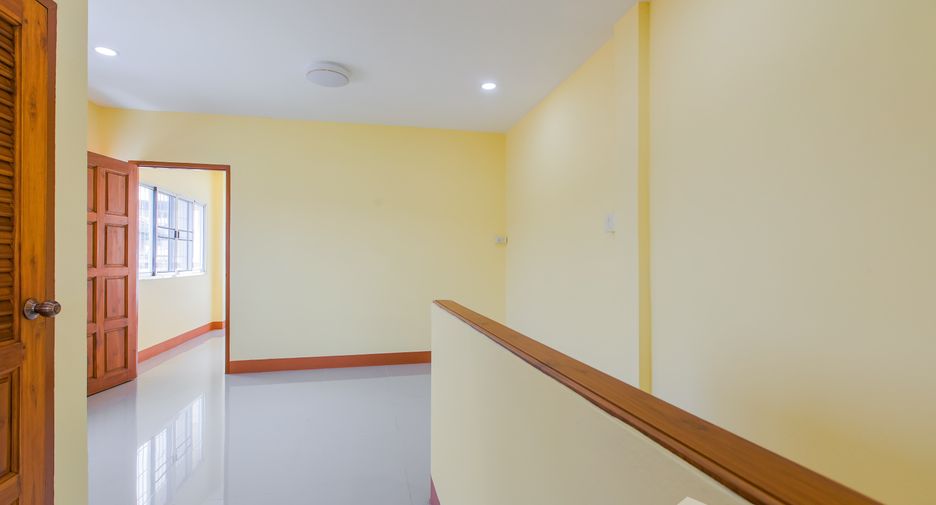 For sale 2 bedrooms townhouse in Mueang Phrae, Phrae