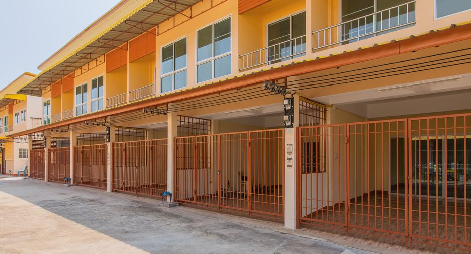 For sale 2 bedrooms townhouse in Mueang Phrae, Phrae