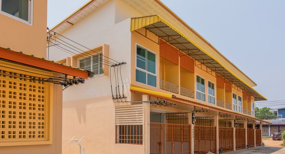 For sale 2 bedrooms townhouse in Mueang Phrae, Phrae