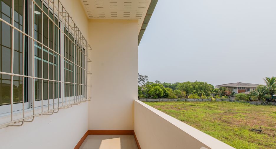 For sale 2 bedrooms townhouse in Mueang Phrae, Phrae