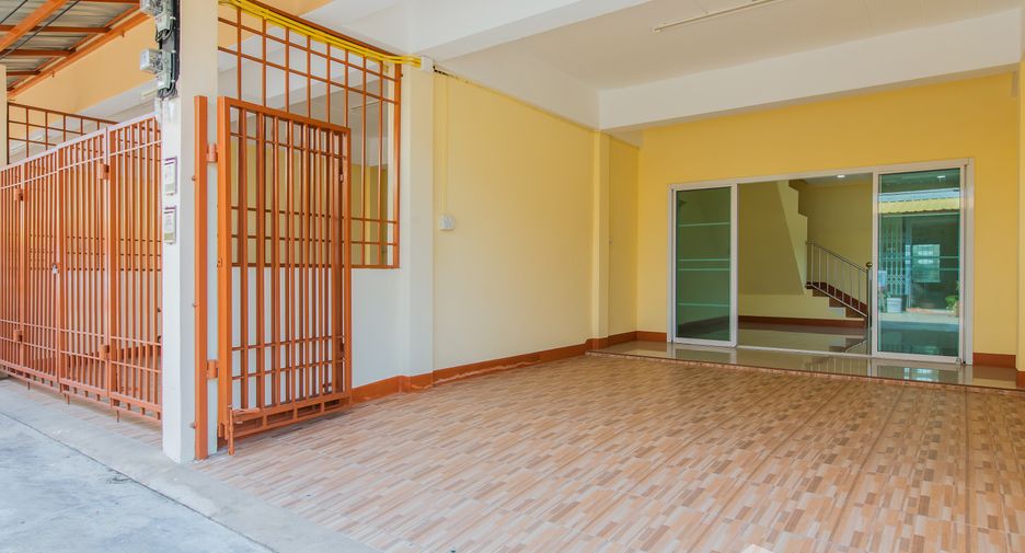 For sale 2 bedrooms townhouse in Mueang Phrae, Phrae