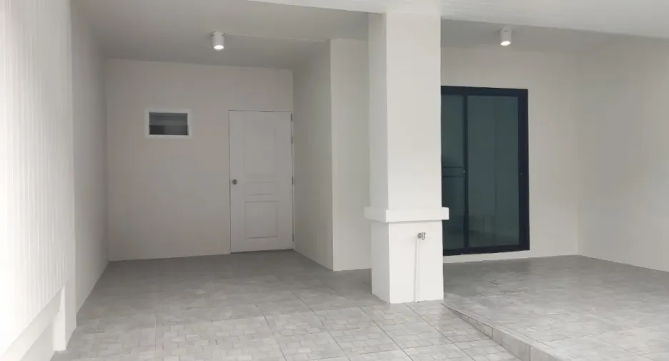 Casa adosada en venta de 3 habitaciones en Khlong Luang, Pathum Thani