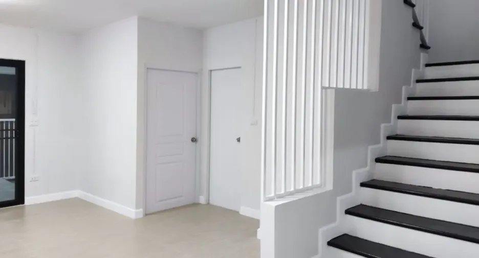 Casa adosada en venta de 3 habitaciones en Khlong Luang, Pathum Thani