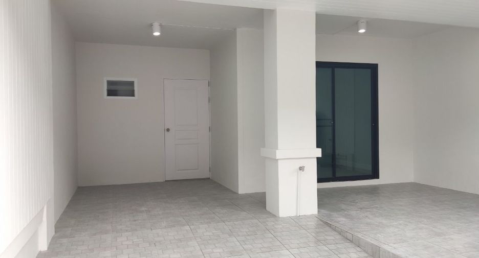Casa adosada en venta de 3 habitaciones en Khlong Luang, Pathum Thani