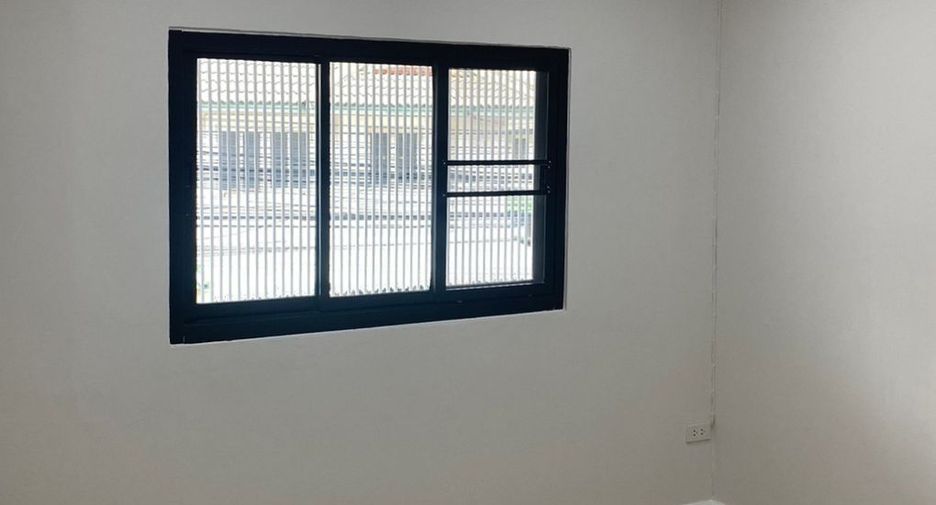 Casa adosada en venta de 3 habitaciones en Khlong Luang, Pathum Thani