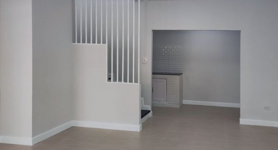 Casa adosada en venta de 3 habitaciones en Khlong Luang, Pathum Thani