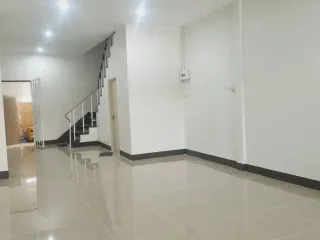 For sale 2 ベッドルーム townhouse in Mueang Nakhon Sawan, Nakhon Sawan
