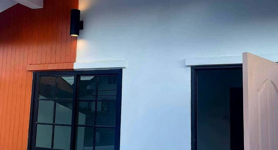For sale 2 bedrooms townhouse in Mueang Nakhon Sawan, Nakhon Sawan