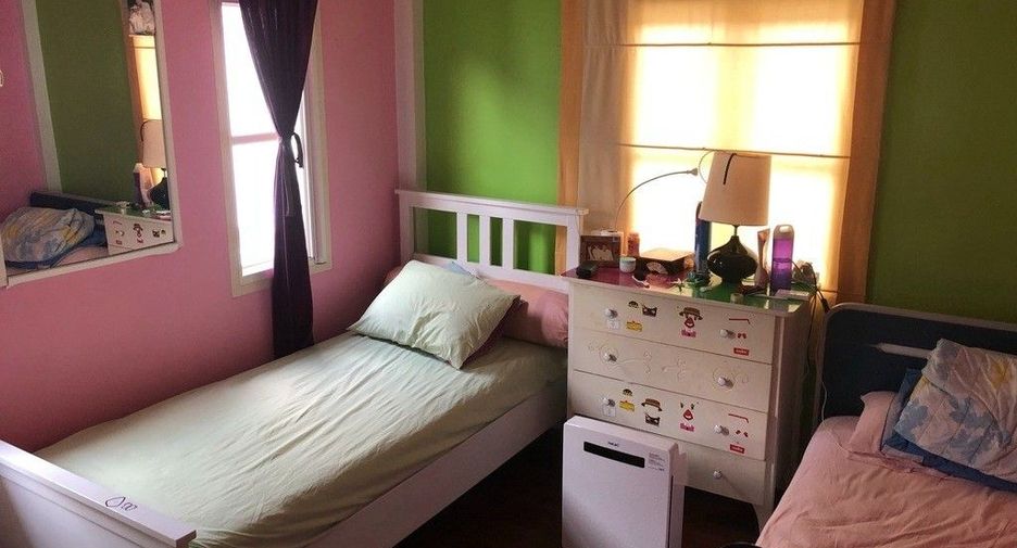 For sale 4 bedrooms house in Khlong Luang, Pathum Thani