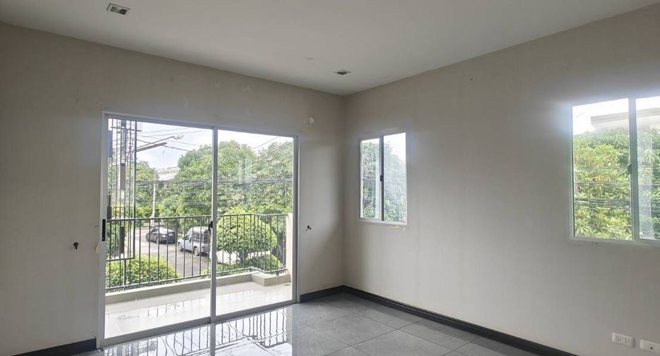 For sale 3 bedrooms house in Bang Phli, Samut Prakan