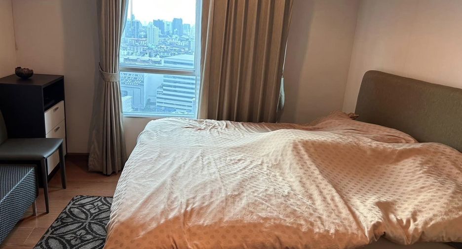 For sale 3 bedrooms condo in Huai Khwang, Bangkok