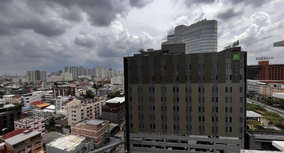 For sale 1 bed condo in Huai Khwang, Bangkok